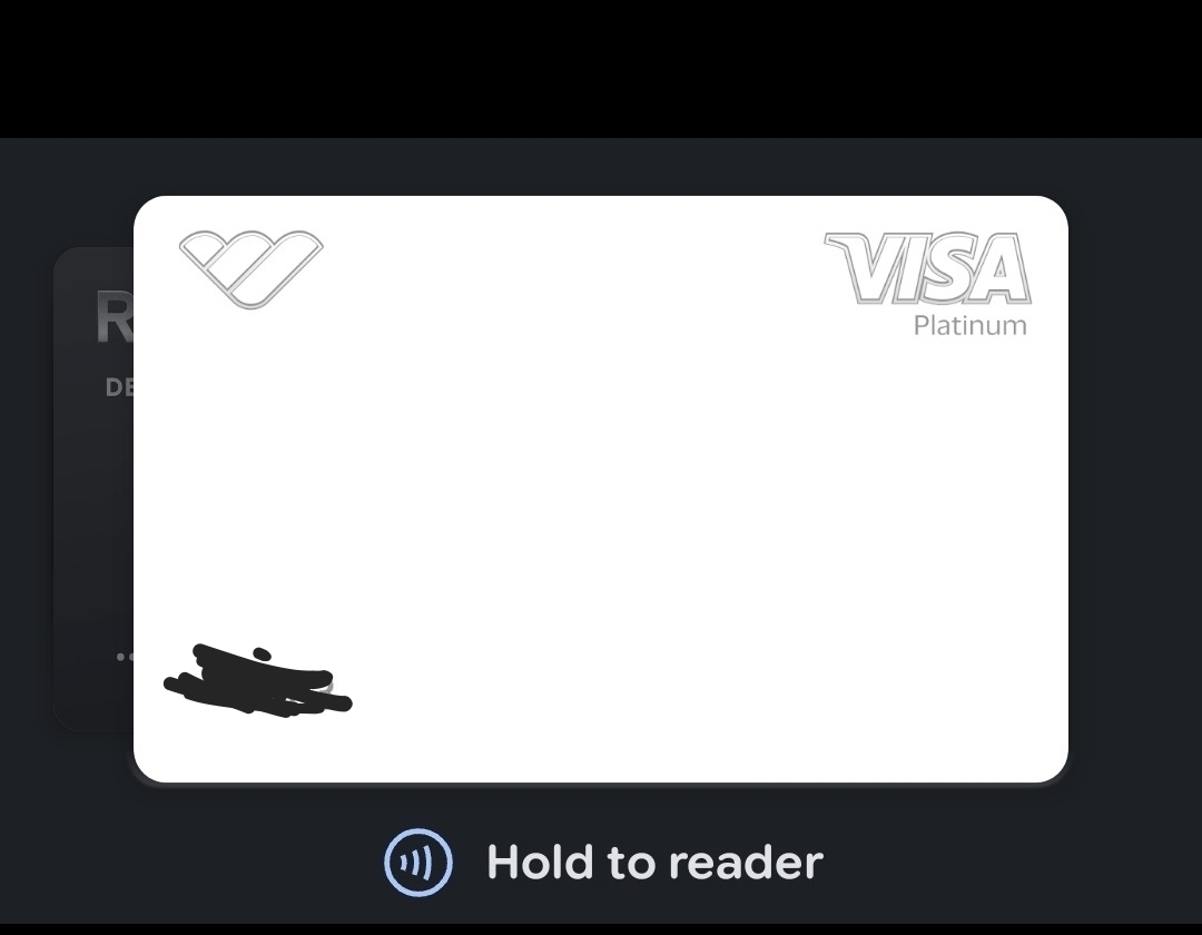 La tarjeta de débito Whop Card Visa Platinum mostrada en la app de Whop, con el número de tarjeta enmascarado por privacidad